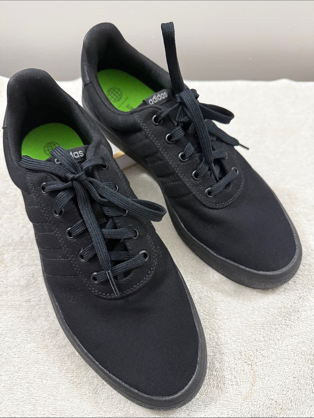 Adidas Men’s Black Canvas Sneakers with Green Insoles US12 casual comfortable